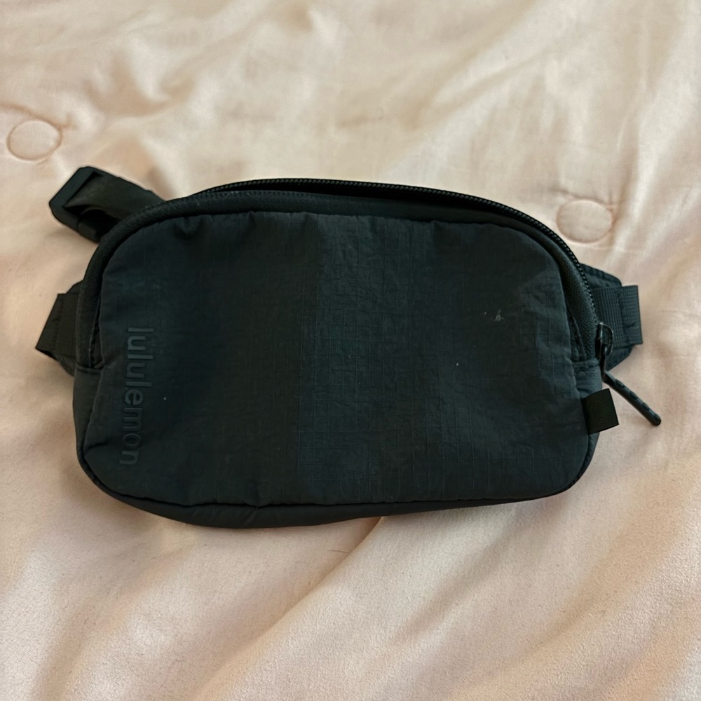Lululemon belt bag